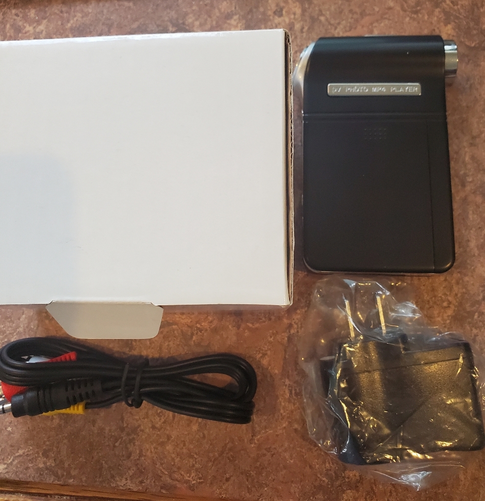 NIB DV PHOTO MP4 PLAYER
